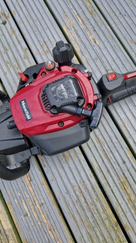 Petrol hedge trimmer - hedge,