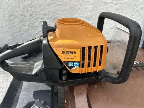 Petrol hedge trimmer - hedge,