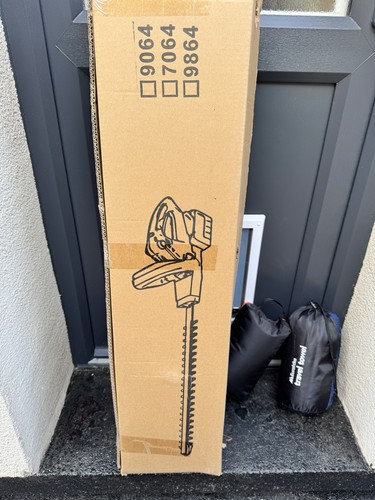 Hedge trimmer - hedge,