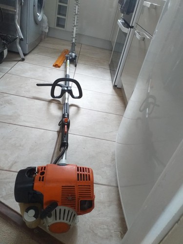 Stihl 100 petrol long reach - 100,